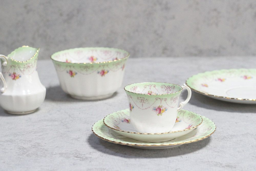 アンティークティーカップトリオ イギリス ROYAL ALBERT CROWN CHINA