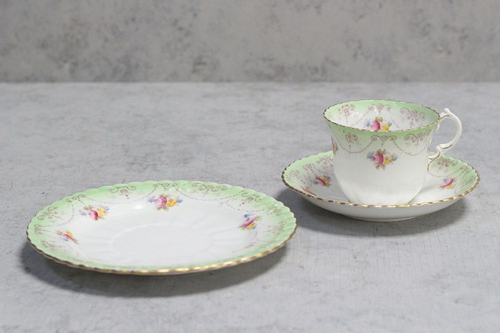 アンティークティーカップトリオ イギリス ROYAL ALBERT CROWN CHINA1