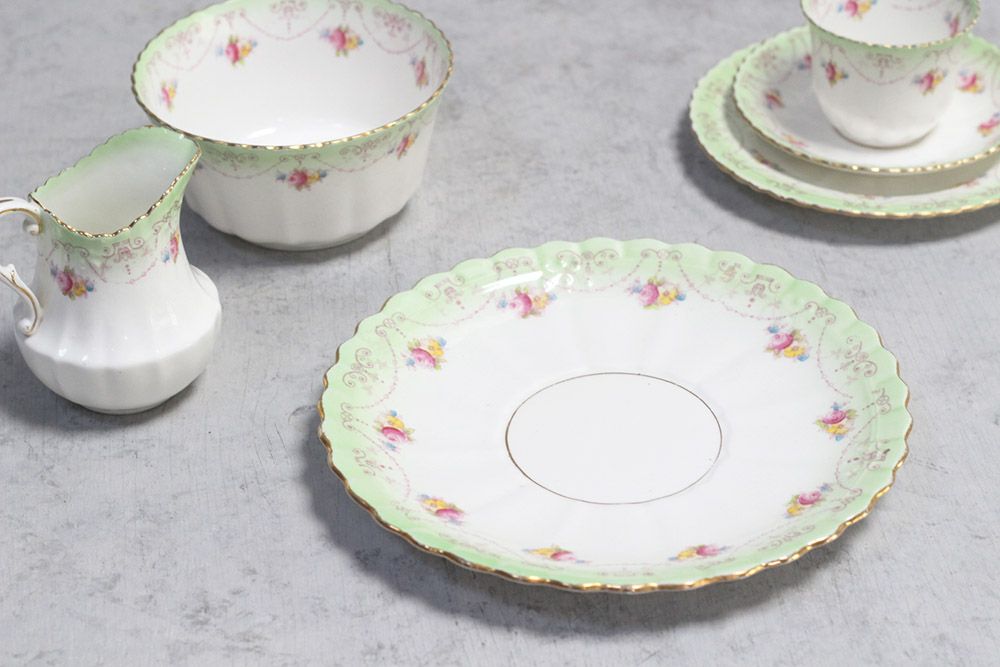 アンティークプレートイギリス ROYAL ALBERT CROWN CHINA