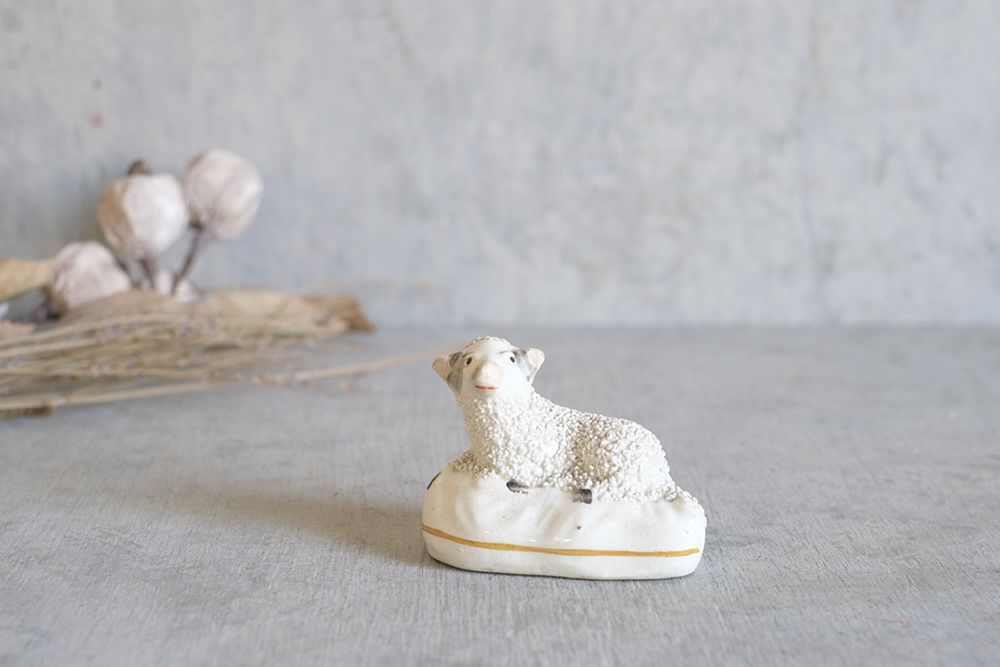 アンティーク スタッフォードシャーシープ 陶器の置物 羊