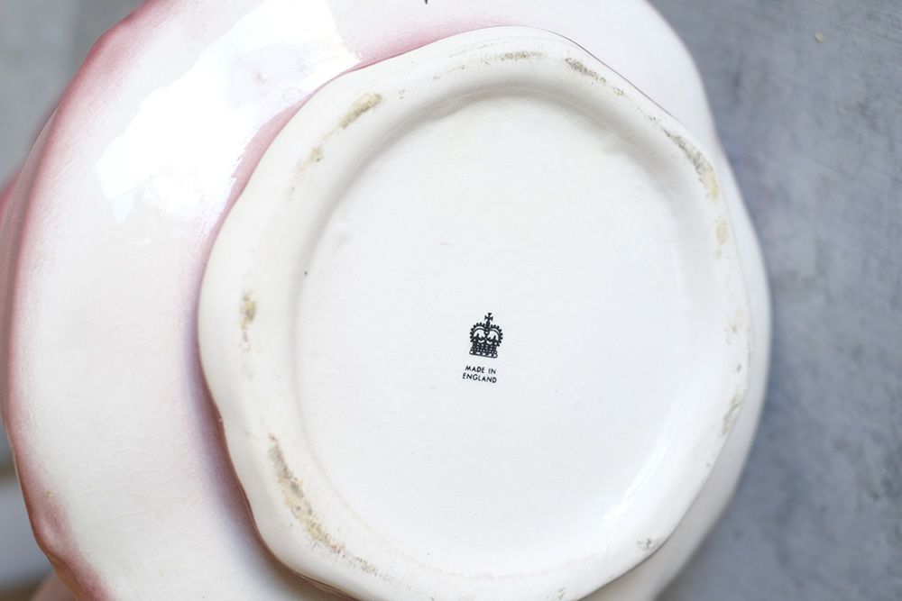 アンティークジャグ イギリス 陶器の水差し ロマンティックモチーフ刻印
