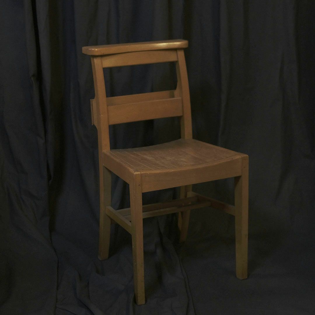 ヴィンテージ チャーチチェア 背面に聖書収納スペースのあるナチュラルな教会椅子01
