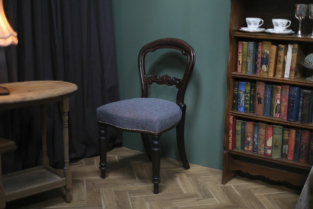 アンティーク バルーンバックチェア イギリス サロン(客間)の椅子