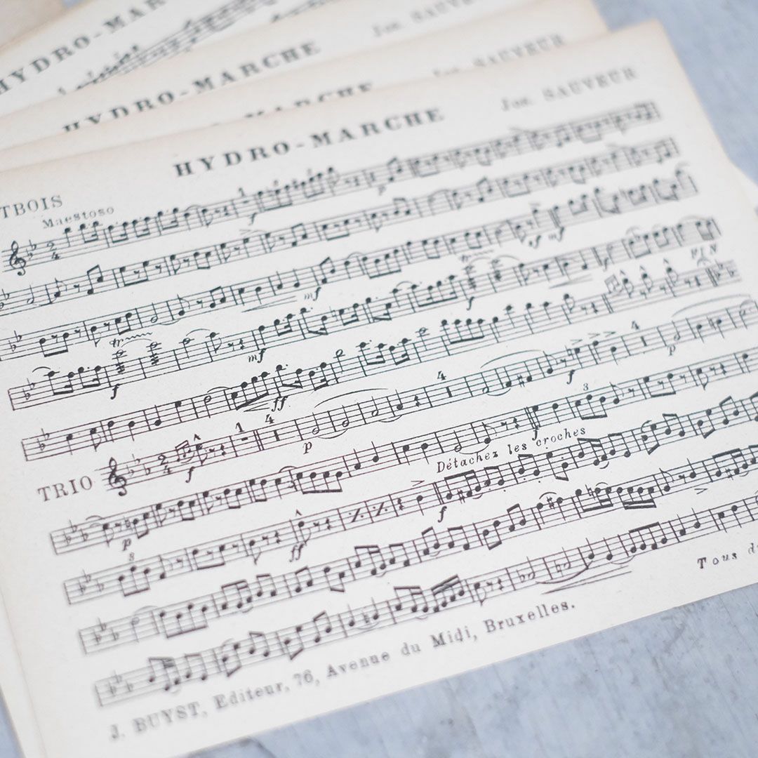 ヨーロッパアンティーク楽譜と洋書の１ページの６枚セット