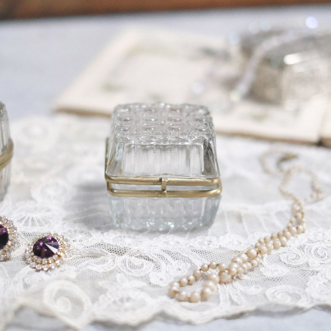 かわいい真鍮とガラスの小物入れ アクセサリーケース/スクエア