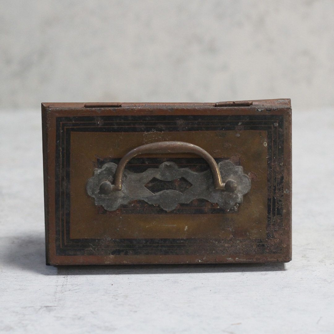 アンティークメタルキャッシュボックス イギリス 鉄製のジャンクな風合い2