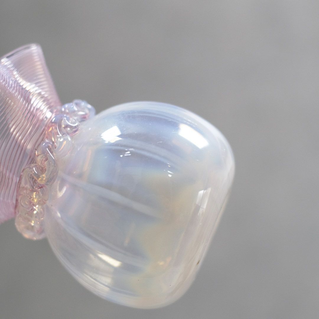 アンティークオパールセントガラスベース イギリス ガラスの花瓶 ピンク3