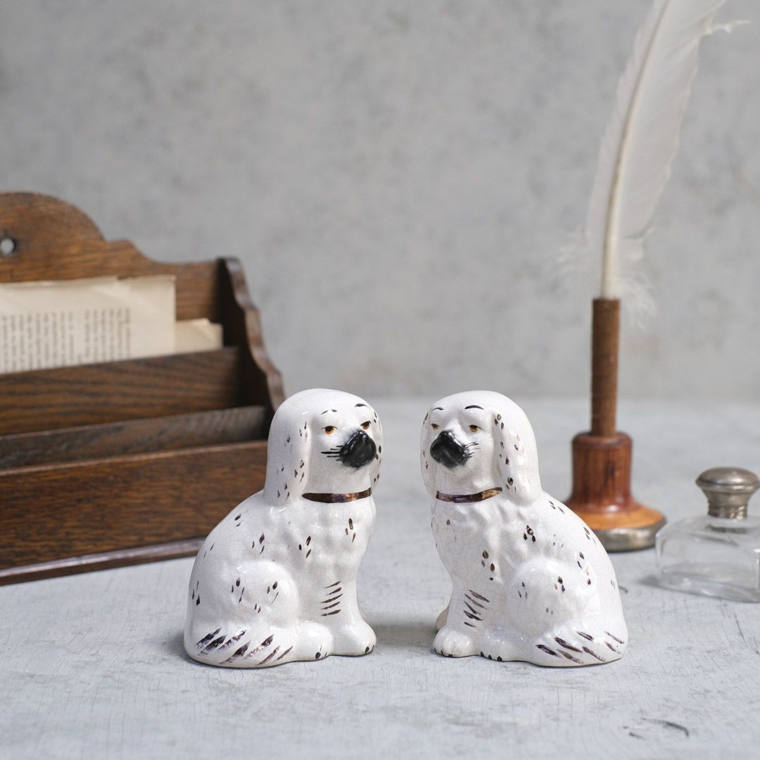 アンティークスタッフォードシャードッグペア イギリス 陶器の犬の置物