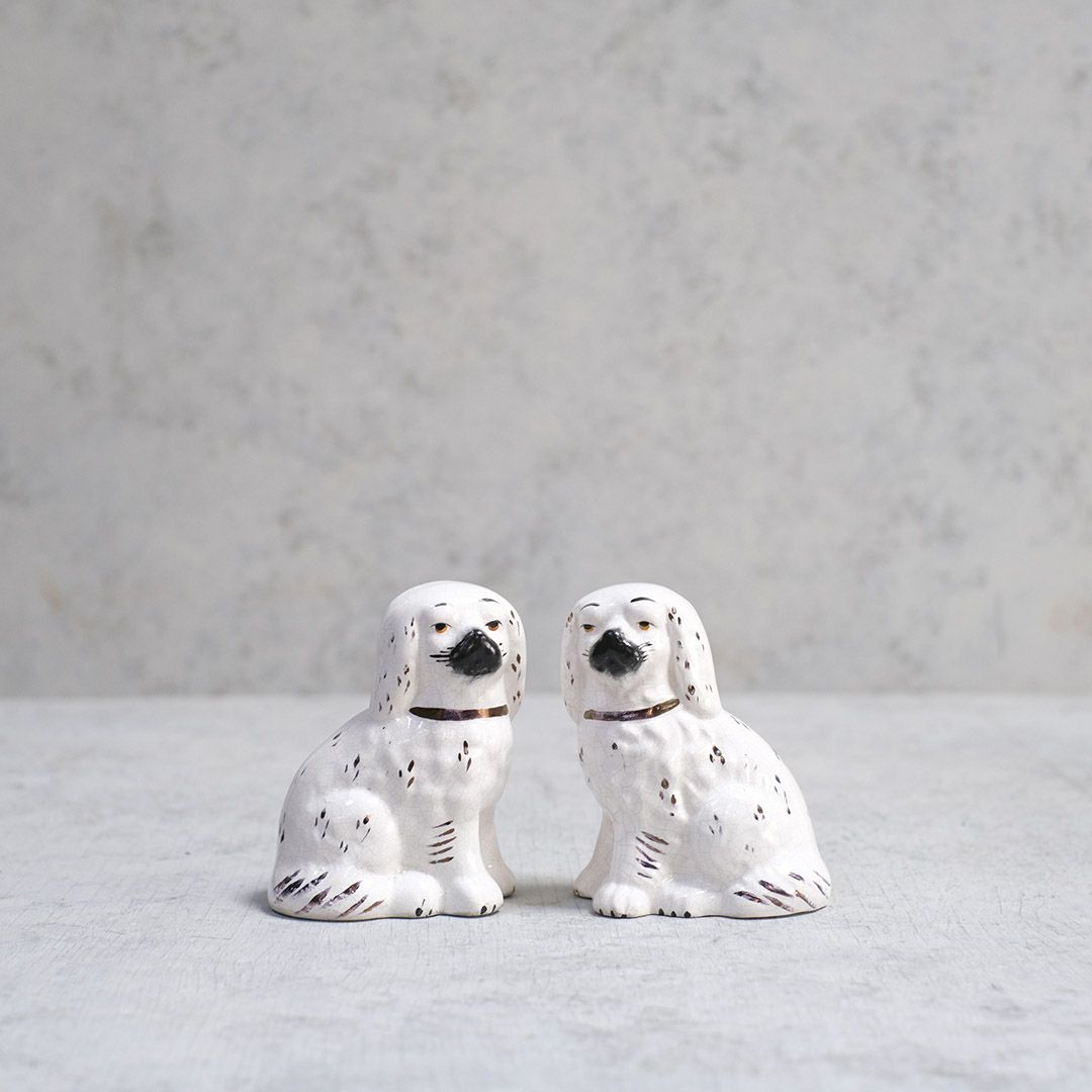 アンティークスタッフォードシャードッグペア イギリス 陶器の犬の置物 