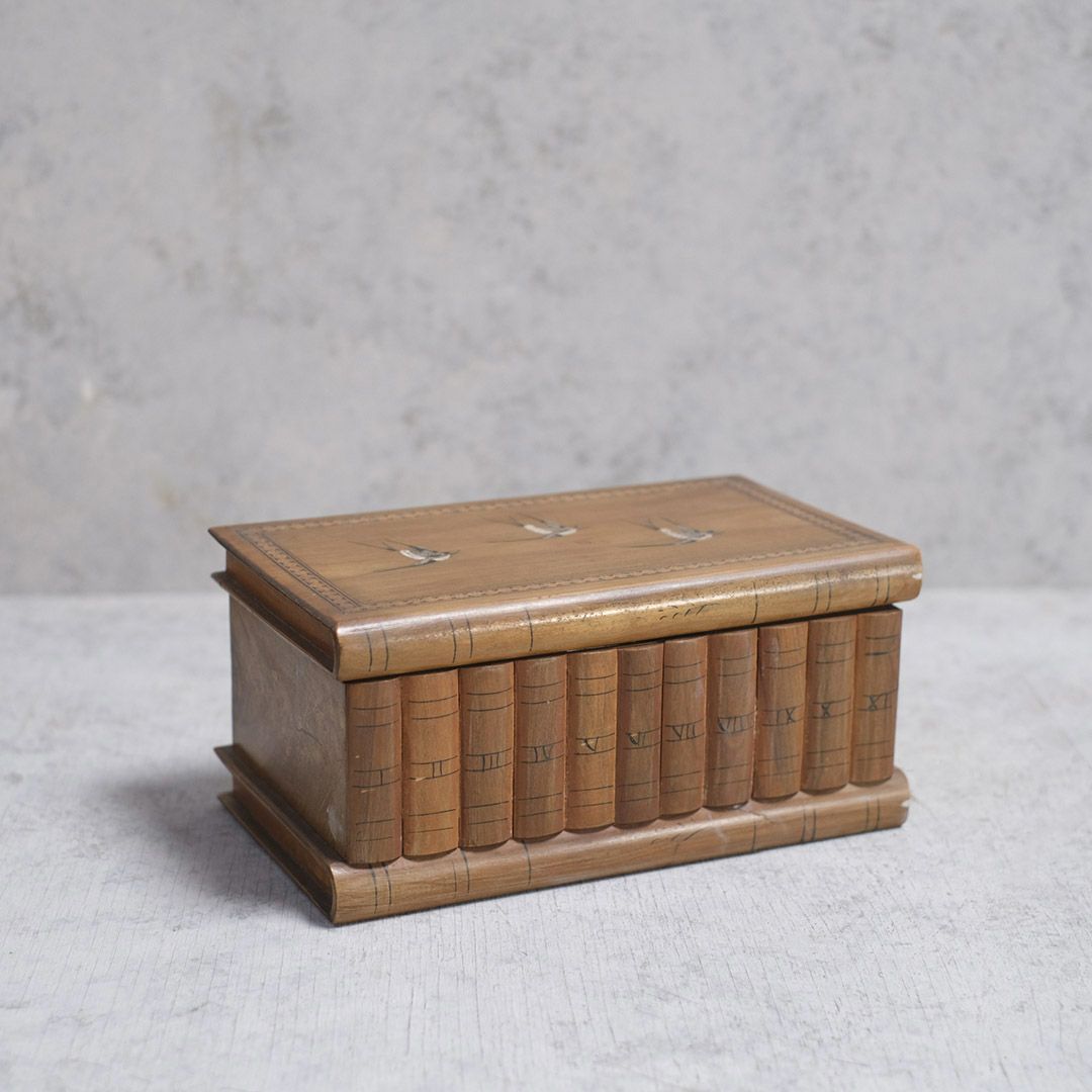 アンティーク 寄木細工 小箱 イギリス 本型 鳥の装飾パーケットリーボックス