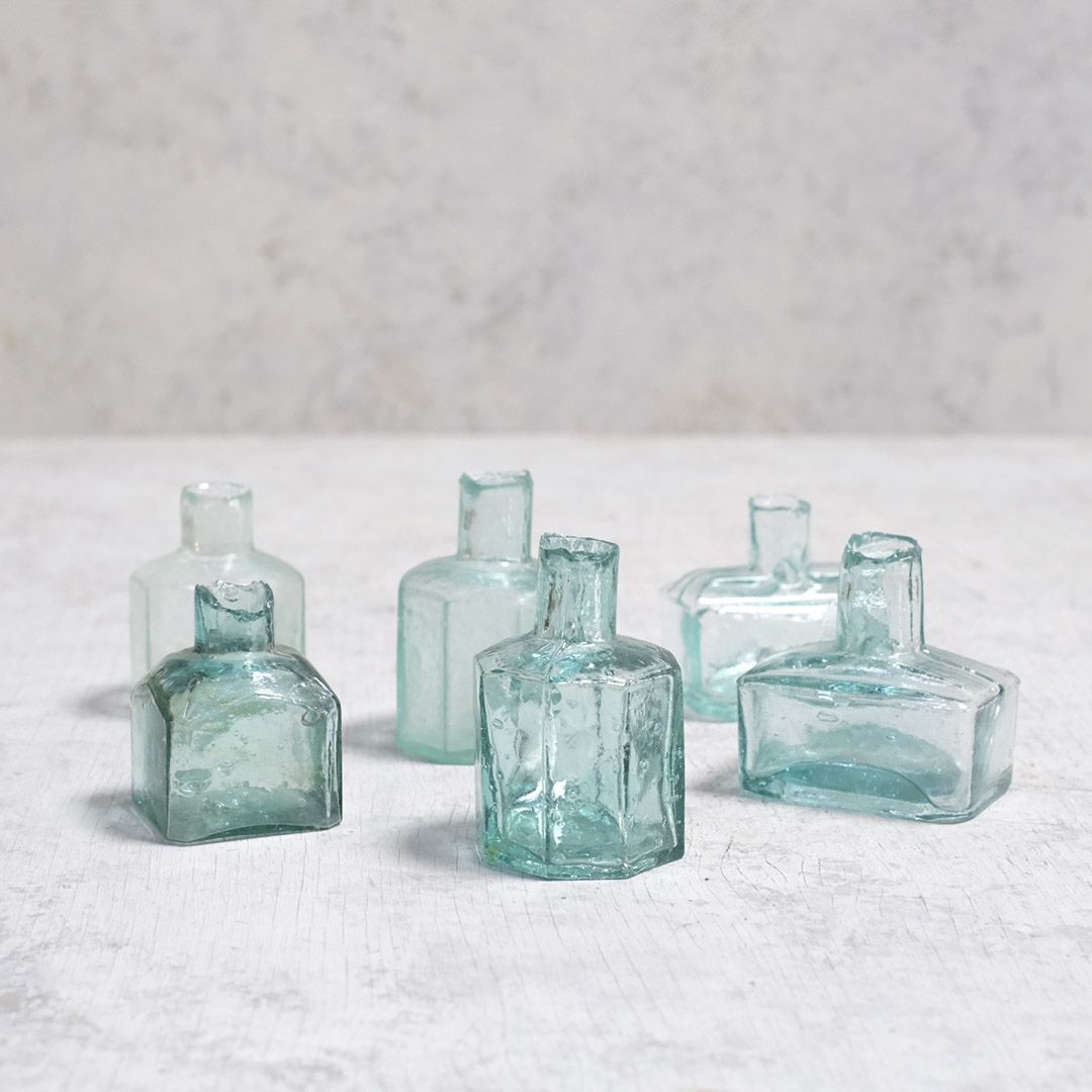 アンティークインクボトル 100年以上前に作られたガラス製の小瓶２