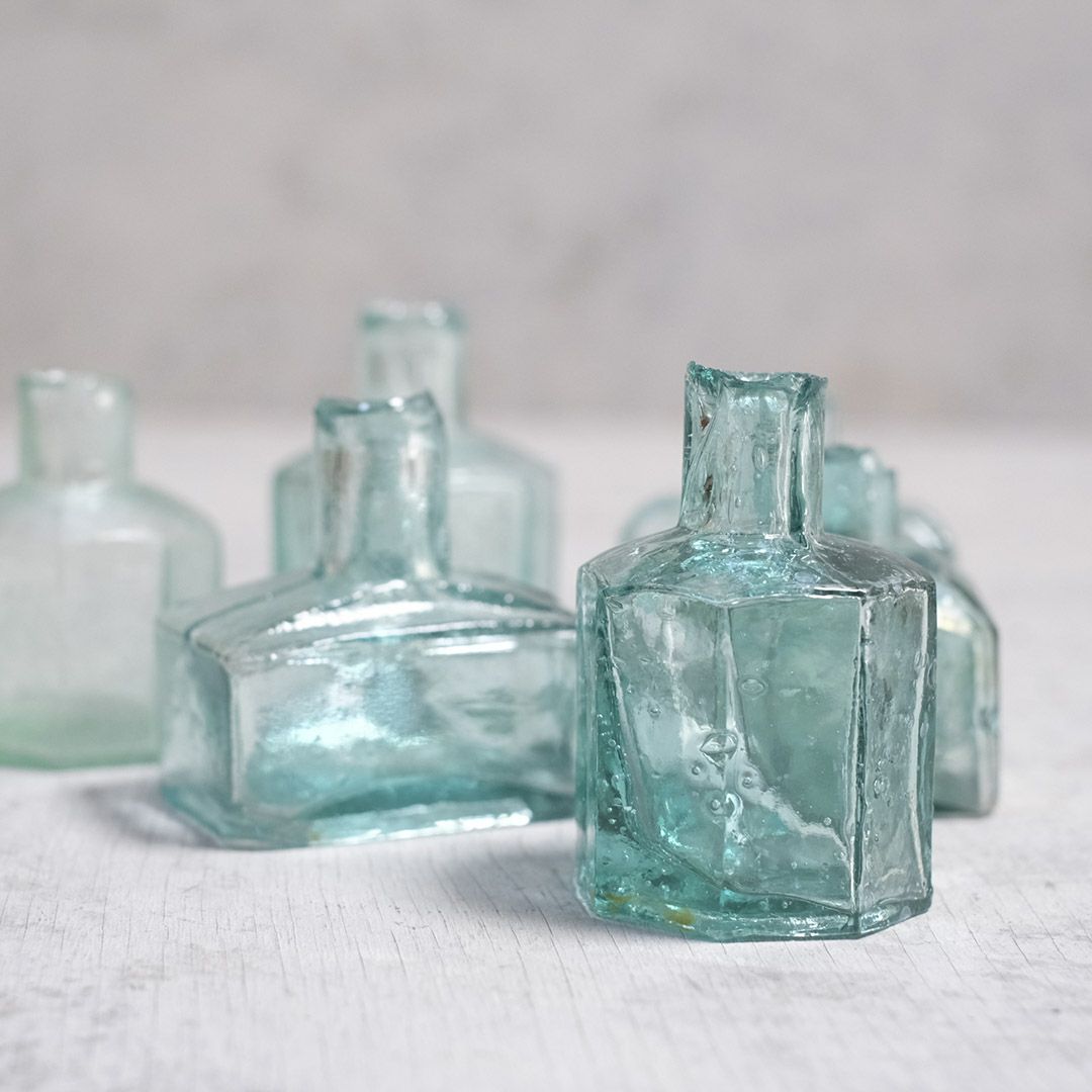 アンティークインクボトル 100年以上前に作られたガラス製の小瓶２5