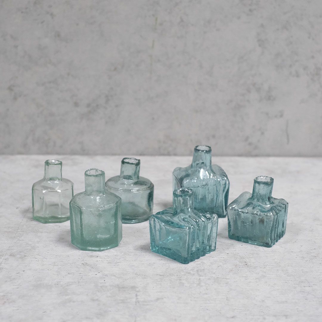 アンティークインクボトル 100年以上前に作られたガラス製の小瓶