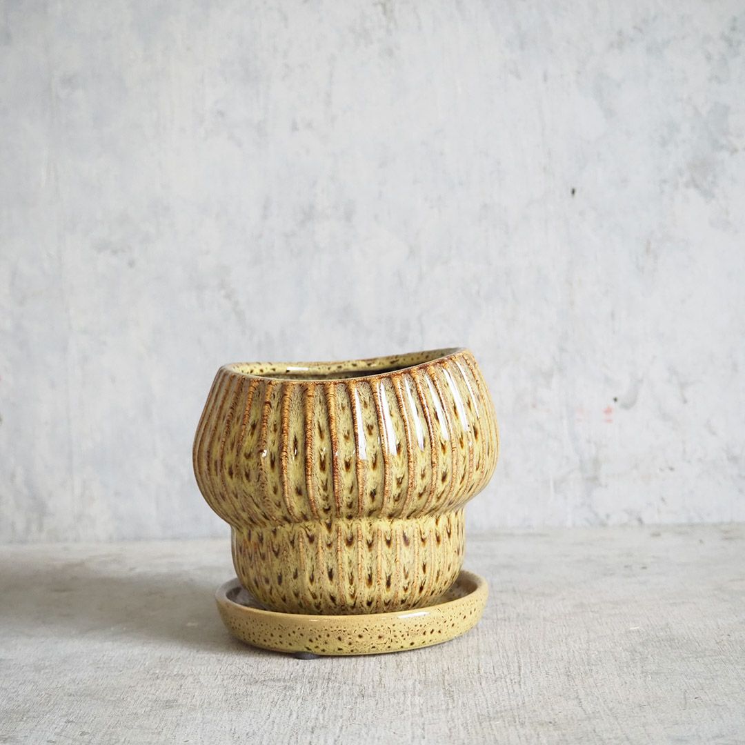 陶器のプランター イエローSサイズ オブジェのようなアート系鉢植え1