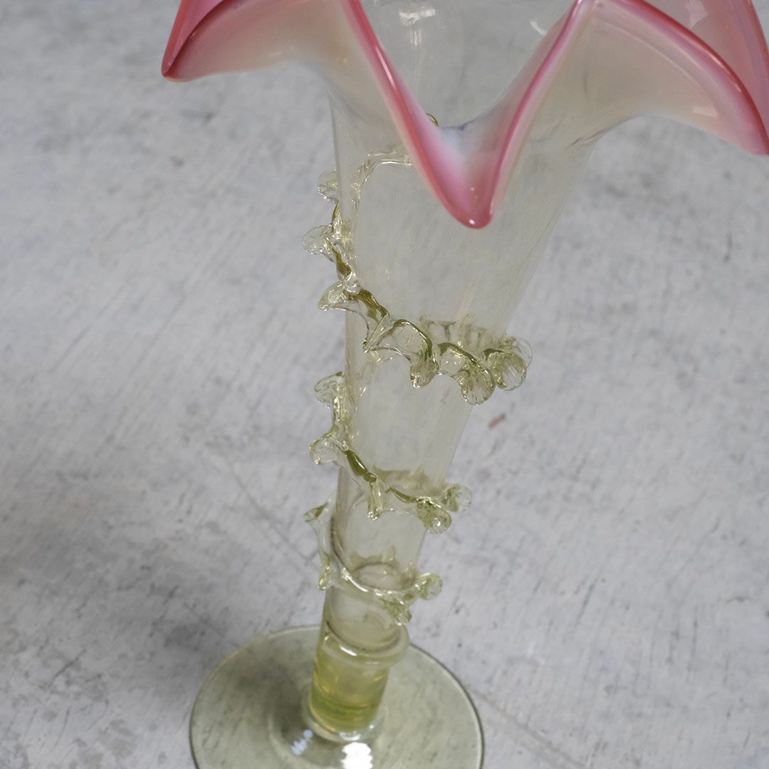 アンティークフラワーベース レッド オパールセントグラス 花瓶 一輪挿し