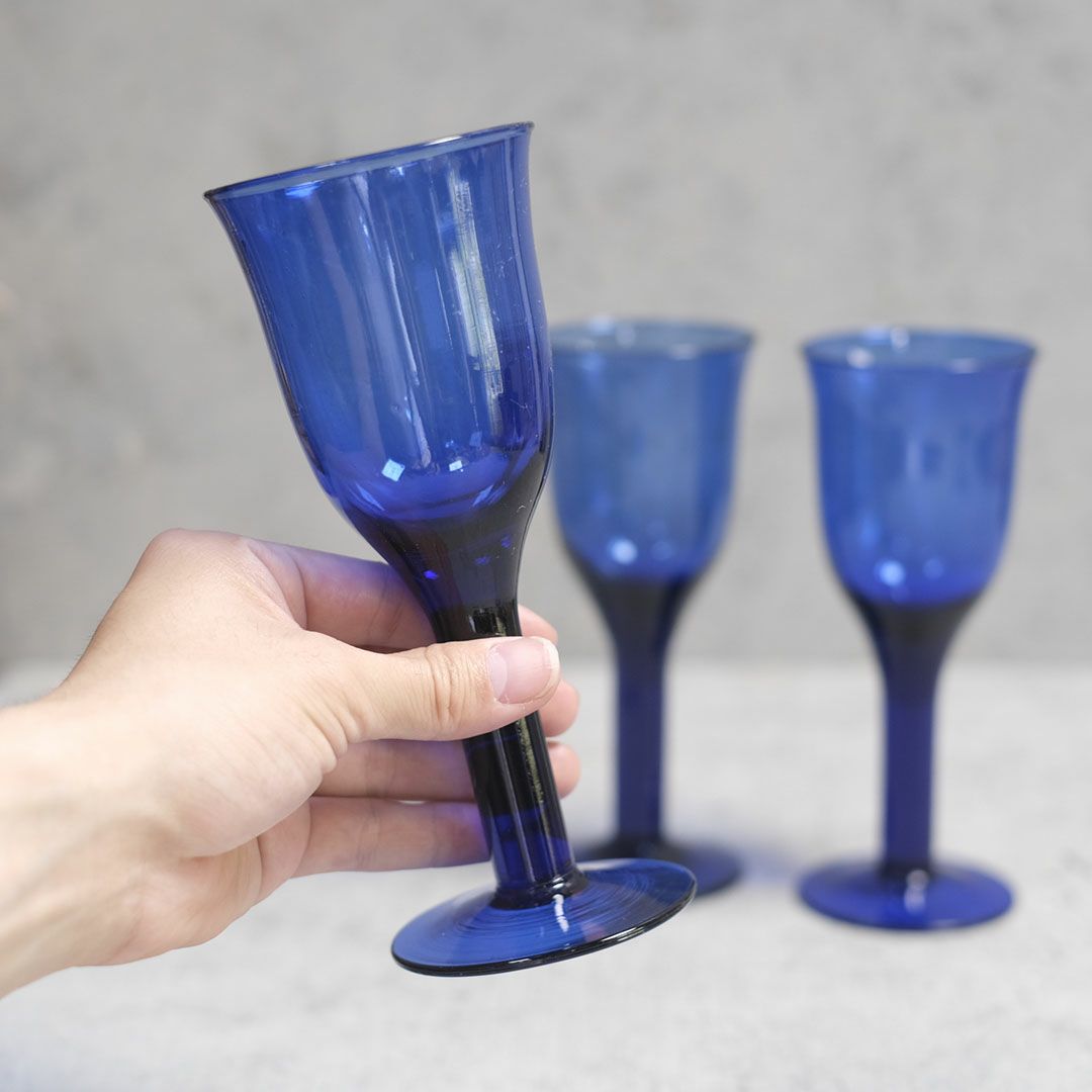 ヴィンテージワイングラス イギリス コバルトブルー 吹きガラス2