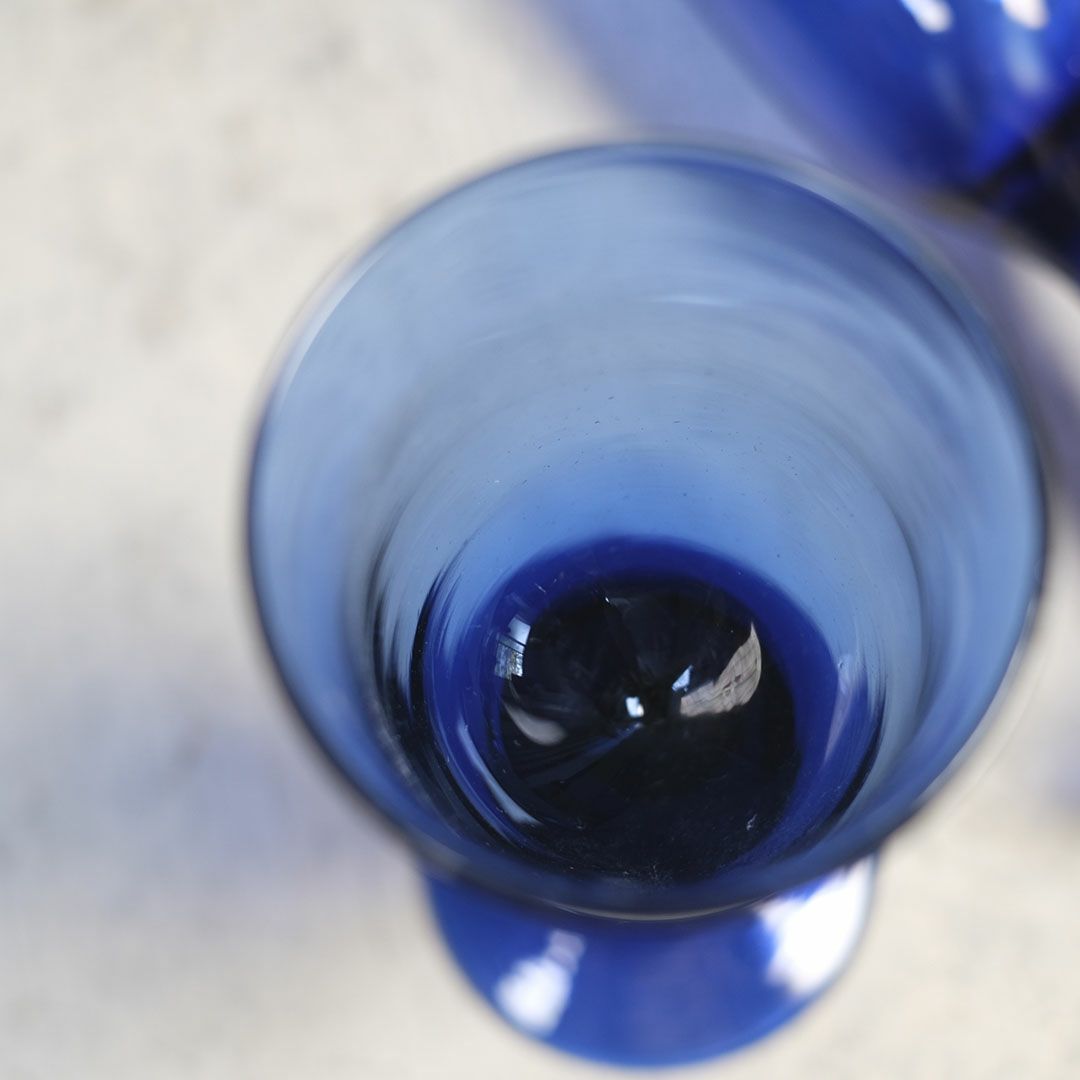 ヴィンテージワイングラス イギリス コバルトブルー 吹きガラス4