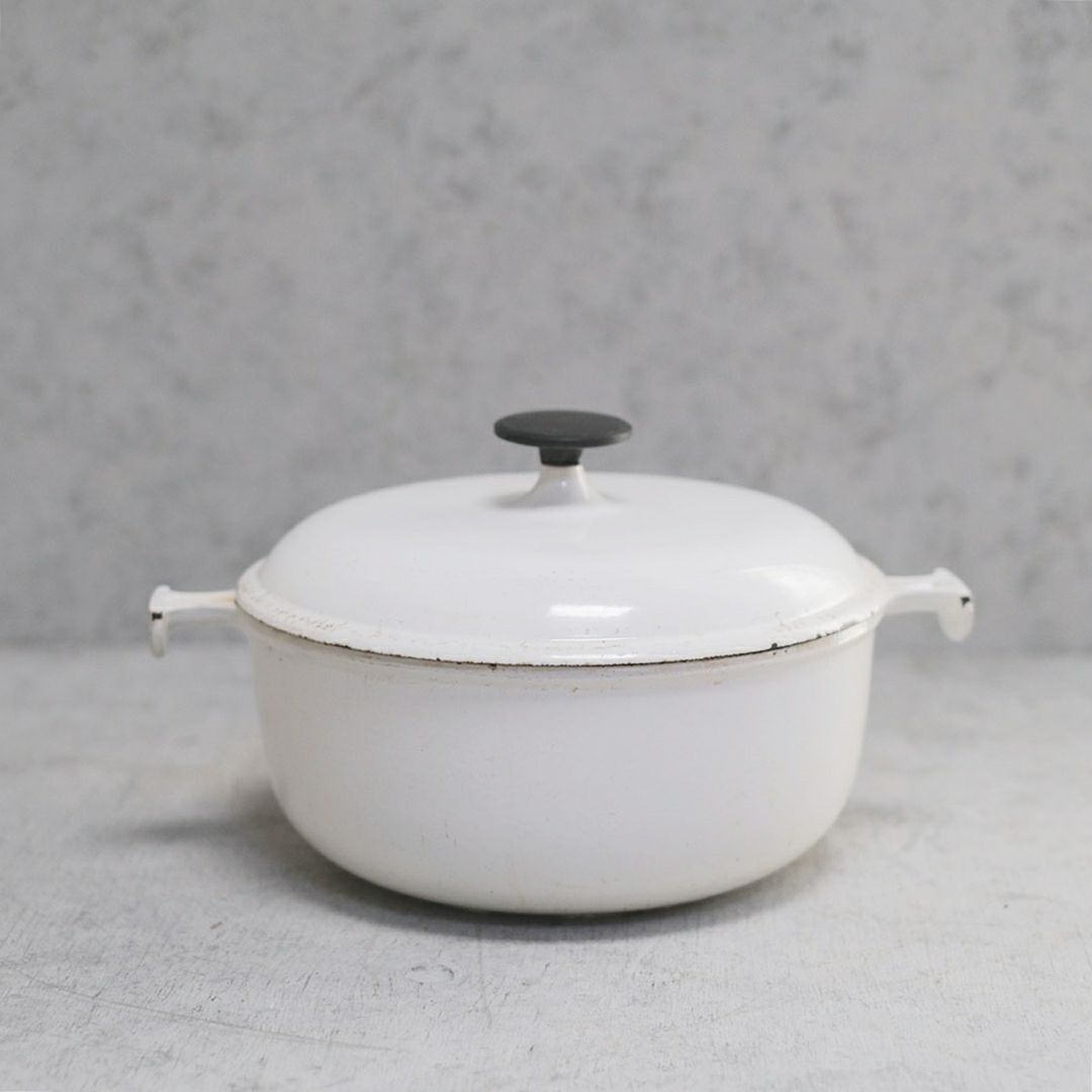 ヴィンテージ LE CREUSET（ル・クルーゼ）両手鍋 鉄鍋 白 1970年代の 