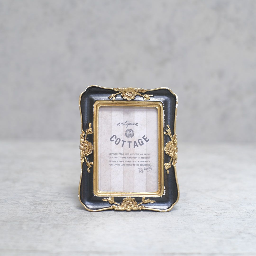 レトロなブラックフレーム