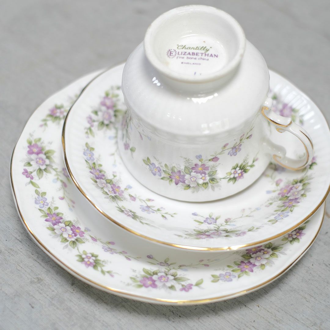 ヴィンテージティーカップトリオ ELIZABETHAN 花 イギリス アンティーク食器