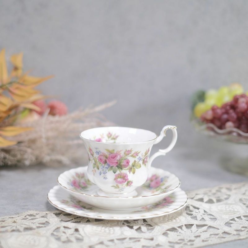 ヴィンテージティーカップトリオ Royal Albert ロイヤルアルバート MOSS ROSE モスローズ イギリスの通販  アンティークショップMALTOオンライン