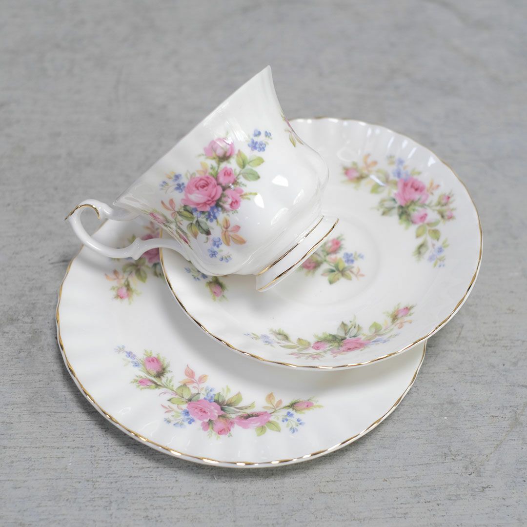 ヴィンテージティーカップトリオ Royal Albert ロイヤルアルバート MOSS ROSE モスローズ2