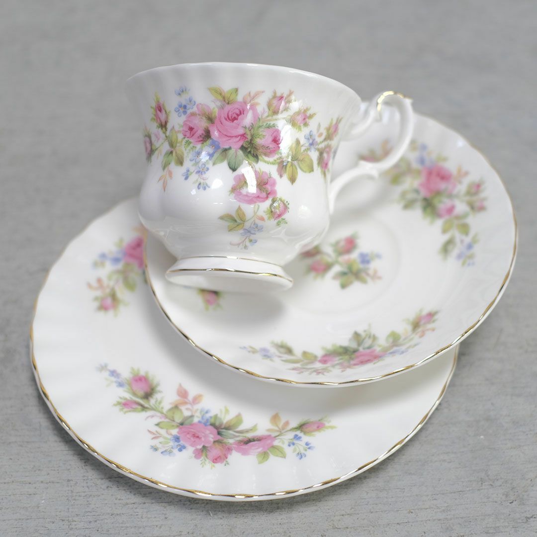 ヴィンテージティーカップトリオ Royal Albert ロイヤルアルバート MOSS ROSE モスローズ3