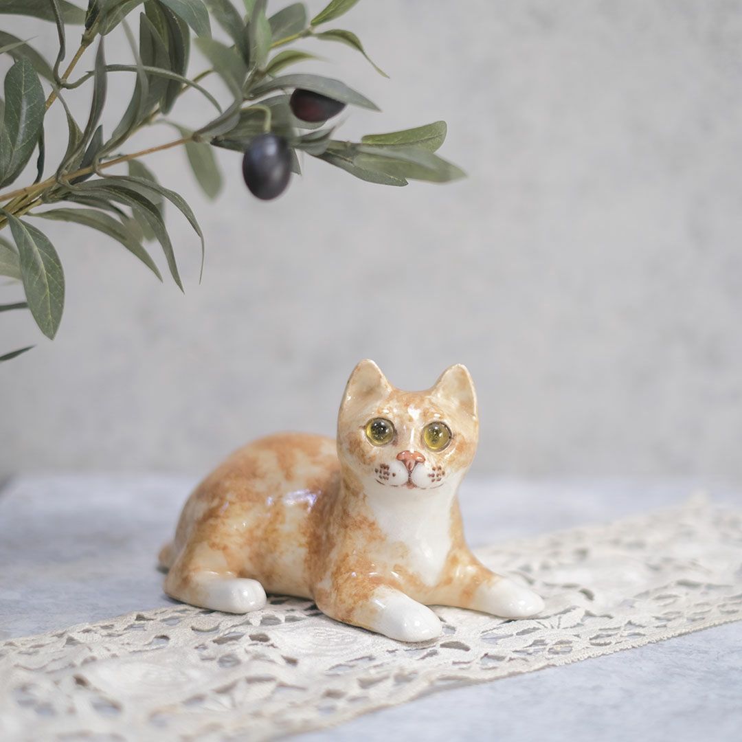 ヴィンテージ ウィンスタンレーキャット 寝そべる茶トラ子猫 イギリス 陶芸作家Jenny Winstanley 置物 ケンジントンキャット