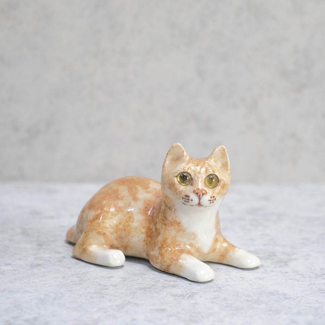 ヴィンテージ ウィンスタンレーキャット 寝そべる茶トラ子猫 イギリス 陶芸作家Jenny Winstanley 置物 ケンジントンキャット