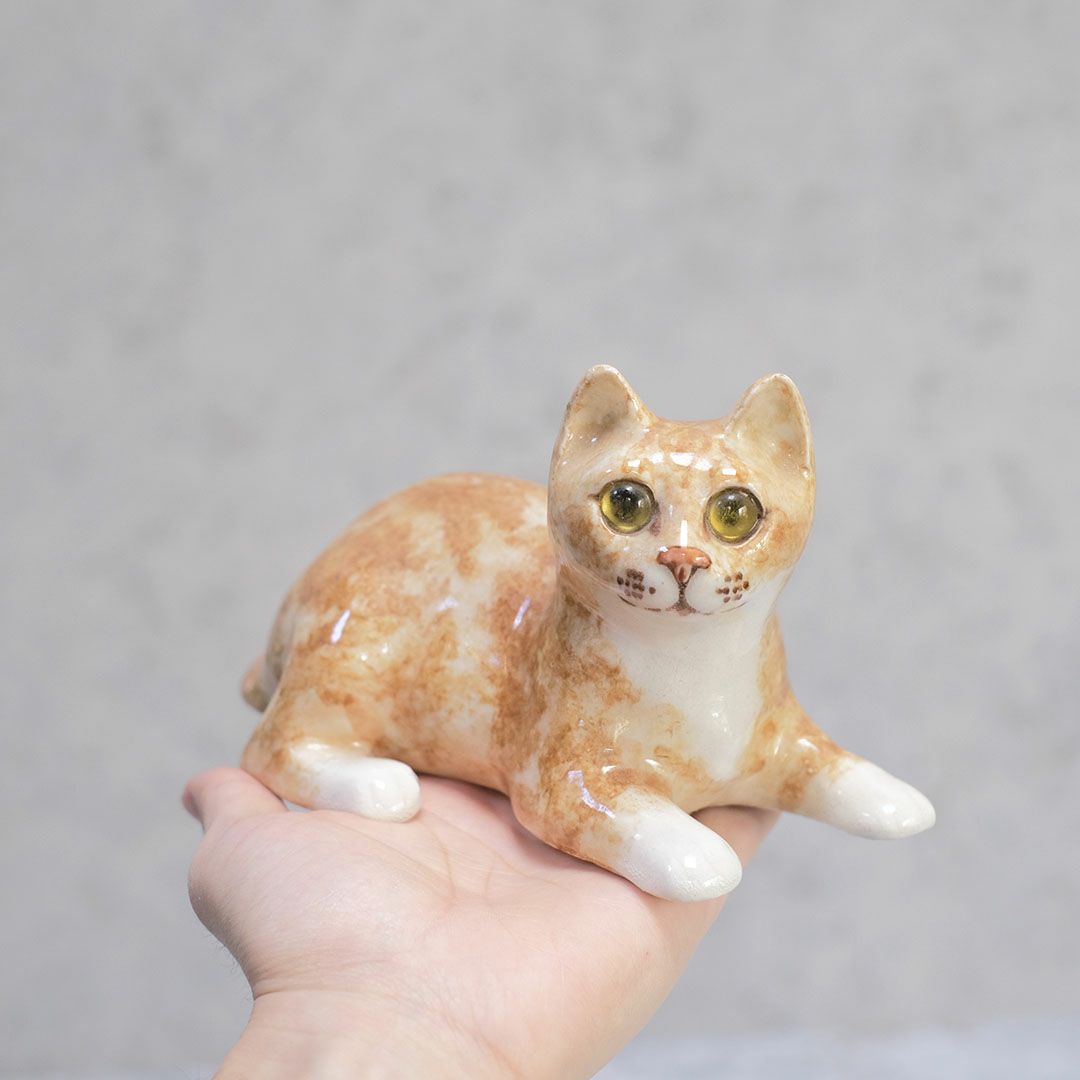 ヴィンテージ ウィンスタンレーキャット 寝そべる茶トラ子猫 イギリス 陶芸作家Jenny Winstanley 置物 ケンジントンキャット