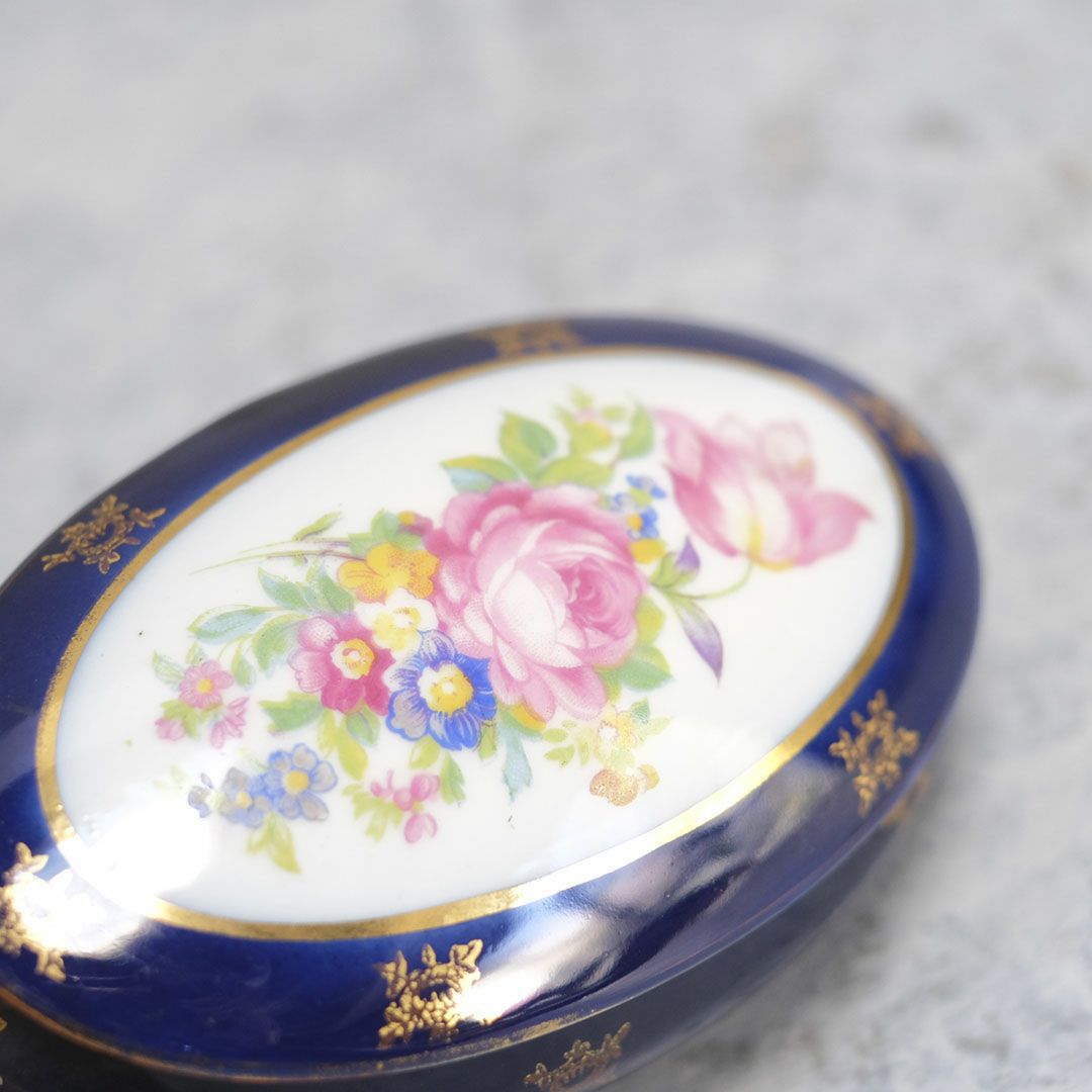 アンティーク小物入れ LIMOGES(リモージュ) フランス 陶器のケースアンティーク小物入れ LIMOGES(リモージュ) フランス 陶器のケース