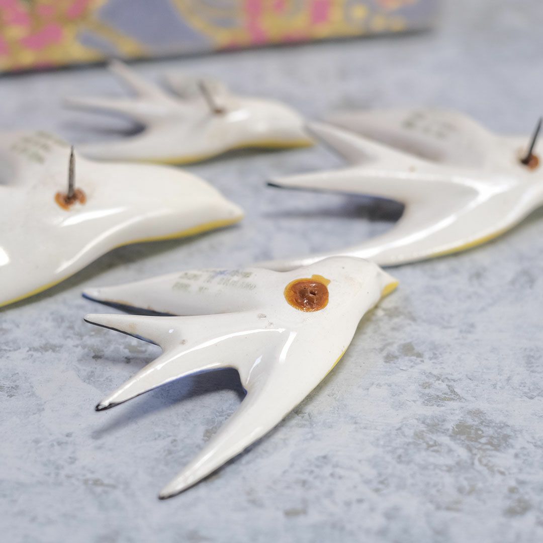 ヴィンテージ 燕オブジェ4個セット イギリス 手作り 陶器の古いツバメの壁飾り