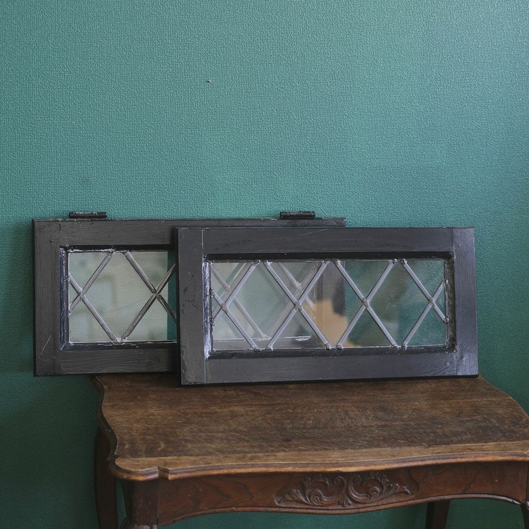 ヴィンテージ格子の小さなステンドグラス イギリス 古民家の窓 建具