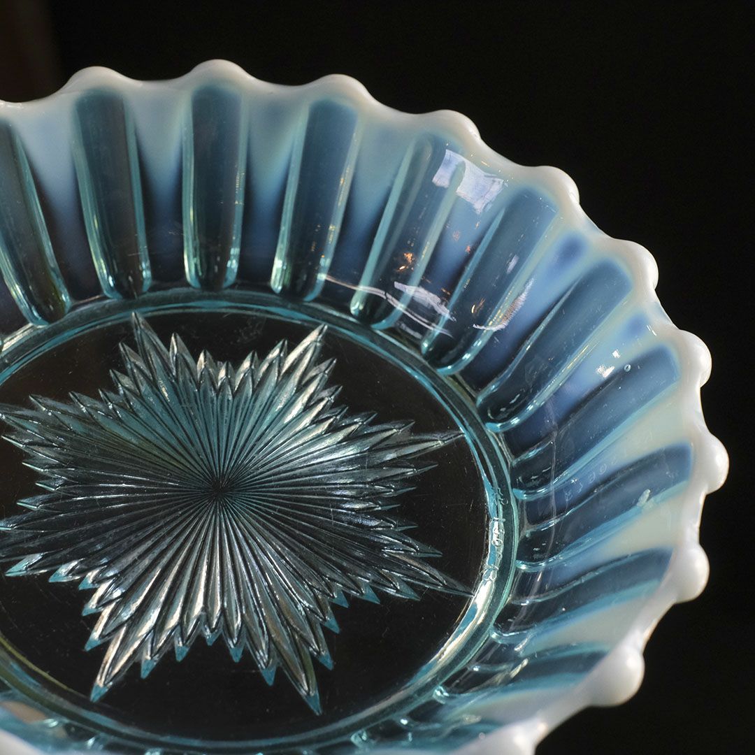 アンティークヴァセリングラストレイ イギリス 美しい青の稀少なグラス4