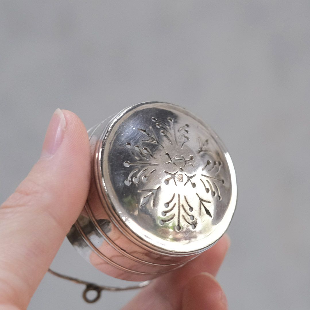 アンティークパソワール フランス ティーストレーナー シルバープレート製6