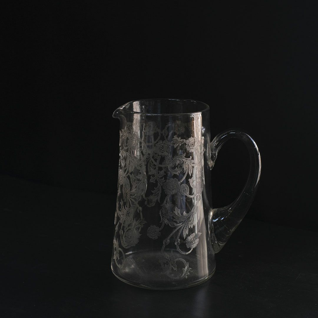 アンティーク 吹きガラスピッチャー イギリス ゆらゆらとしたガラスの質感とアシッドエッチング 花/アンティーク食器