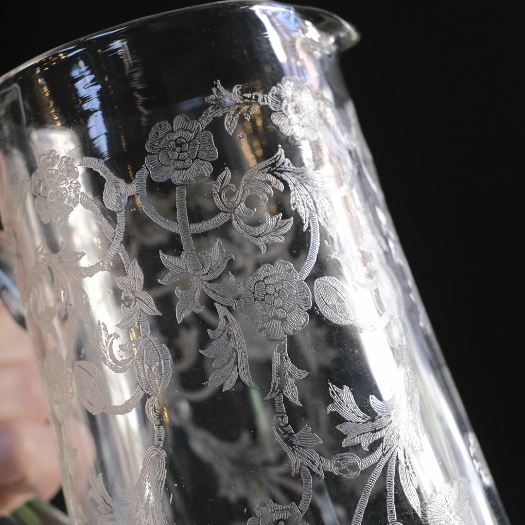 アンティーク 吹きガラスピッチャー イギリス ゆらゆらとしたガラスの質感とアシッドエッチング 花/アンティーク食器4