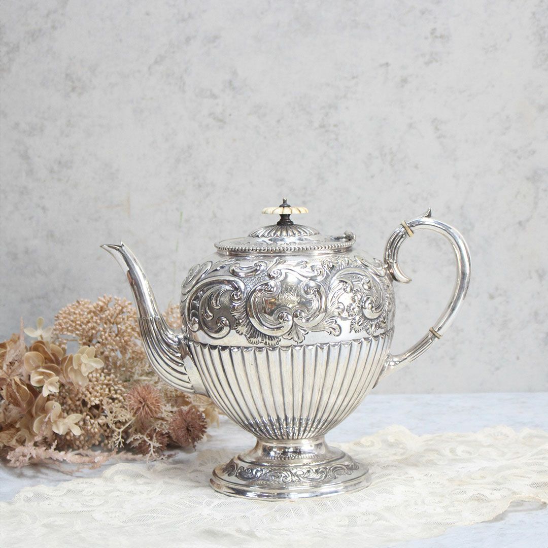アンティーク シルバープレートティーポット ヴィクトリアンロココ 自然主義的なアカンサスモチーフ装飾