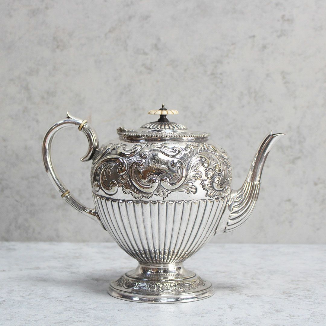 アンティーク シルバープレートティーポット ヴィクトリアンロココ 自然主義的なアカンサスモチーフ装飾