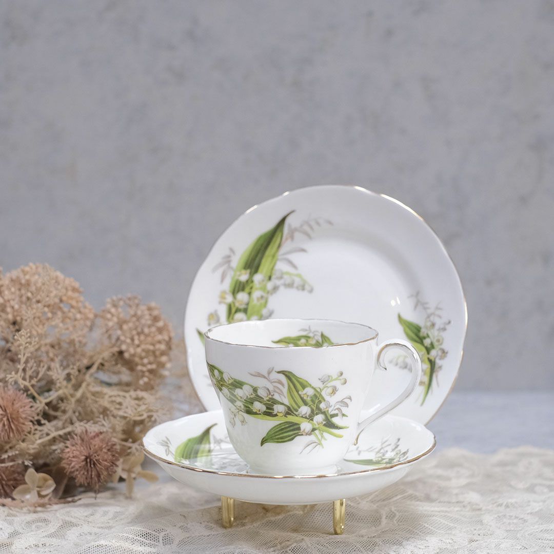 ヴィンテージティーカップトリオ イギリス 鈴蘭 リリー2