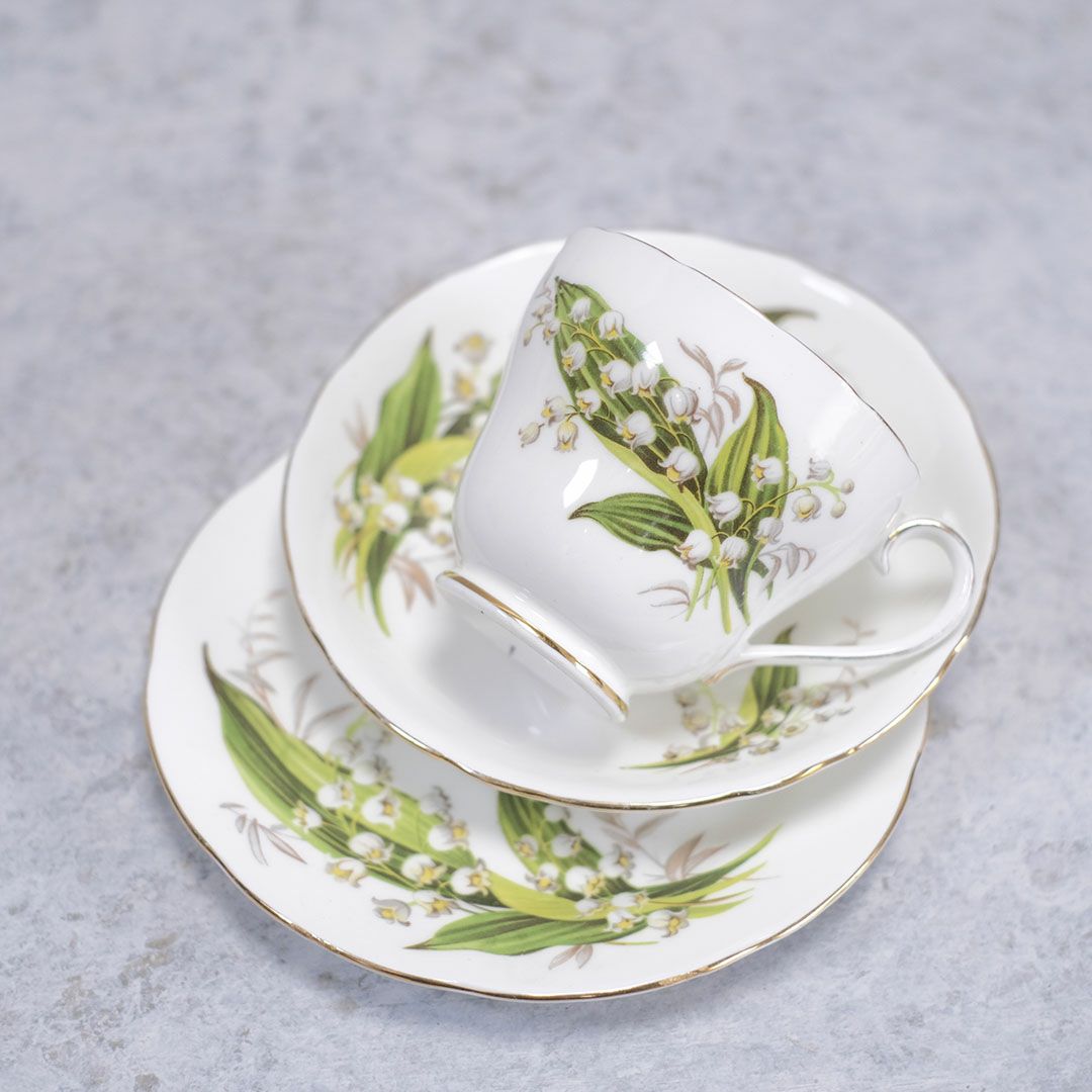 ヴィンテージティーカップトリオ イギリス 鈴蘭 リリー3