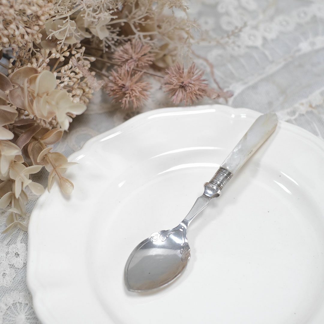 アンティーク マザーオブパール カトラリースプーン イギリス 見る角度によって美しく表情を変える白蝶貝