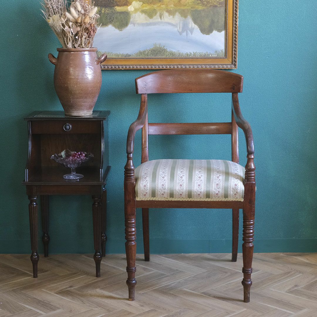 アンティークアームチェア イギリス　肘掛椅子1