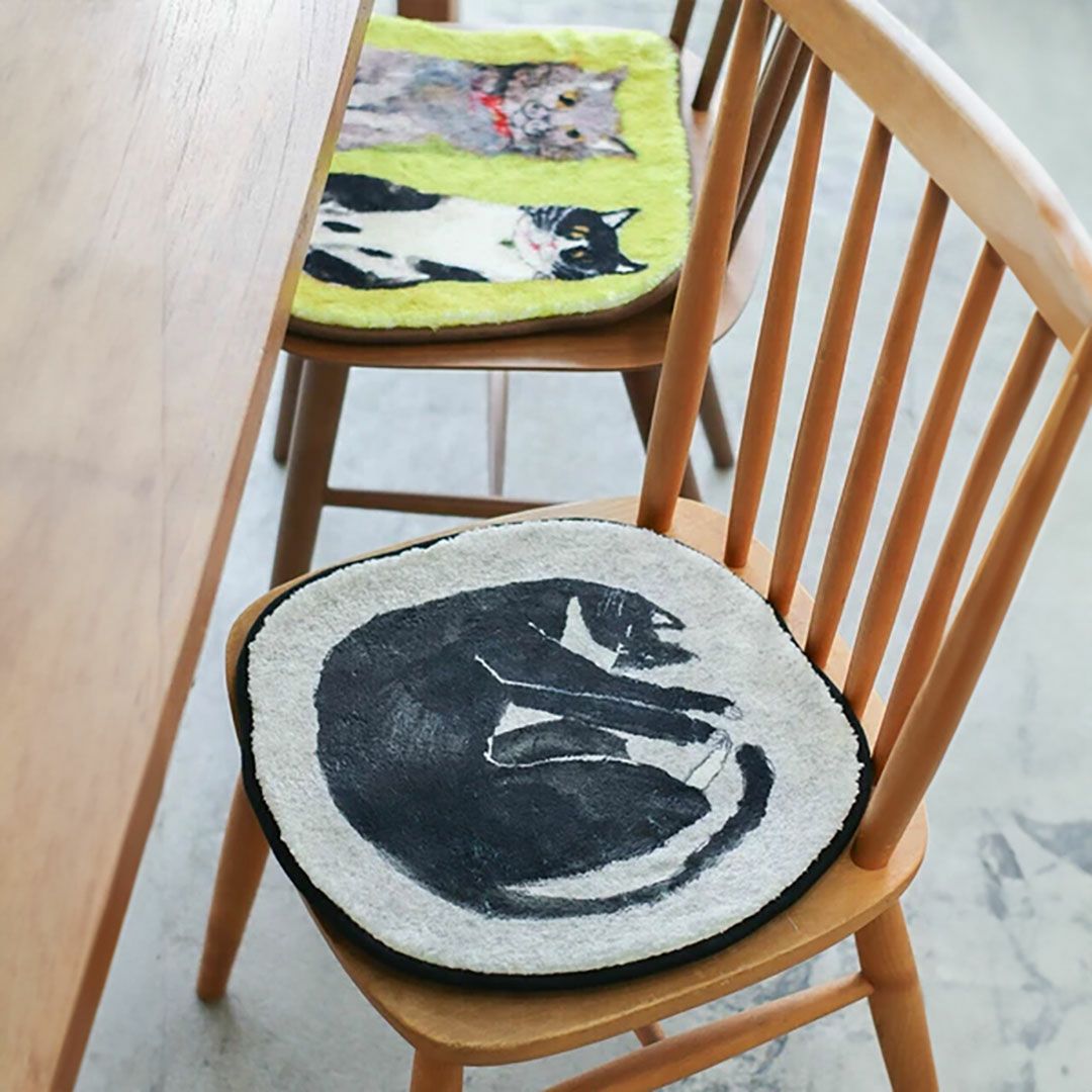 ねこ柄のチェアパッド
