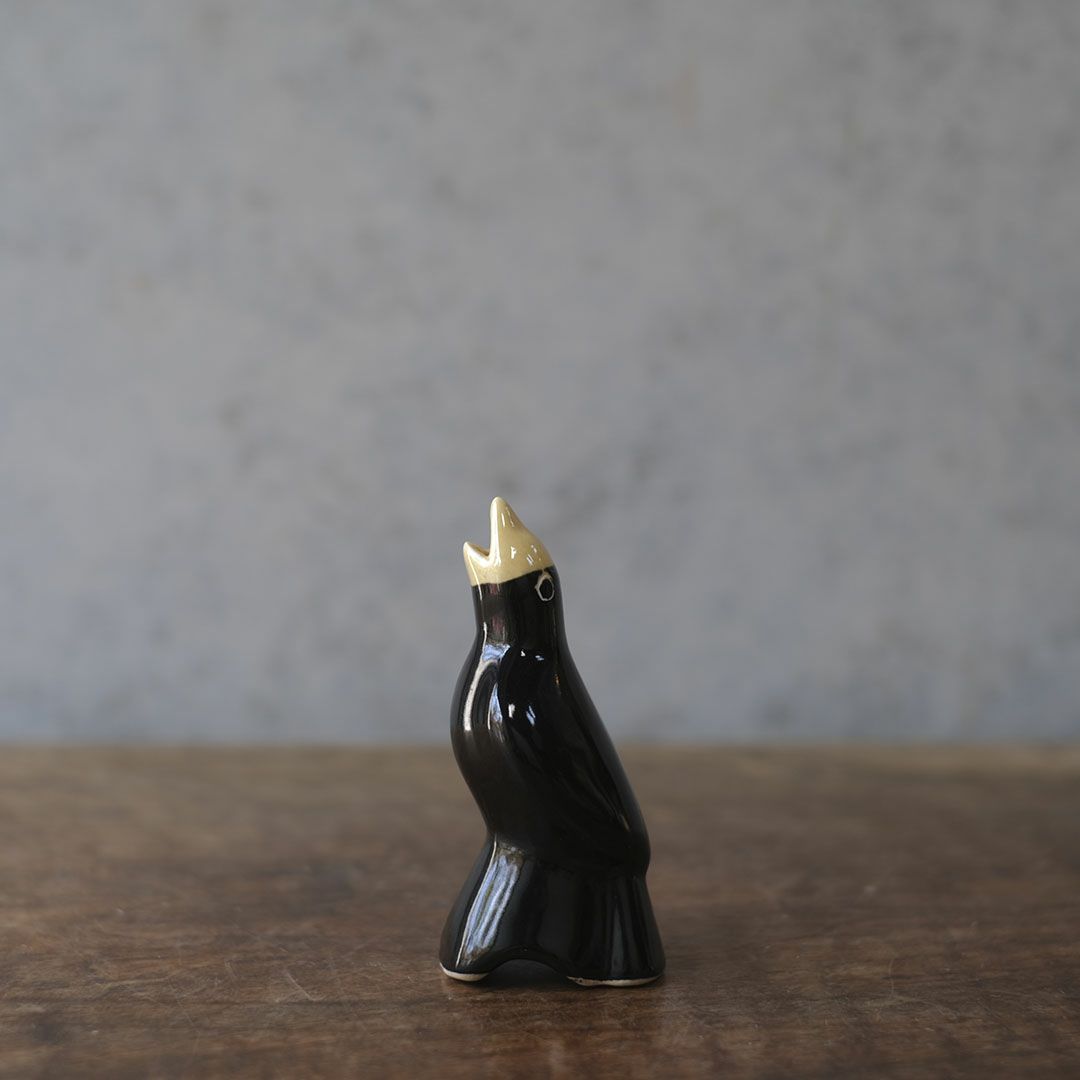 アンティーク ブラックバードパイファネル  陶器の鳥1