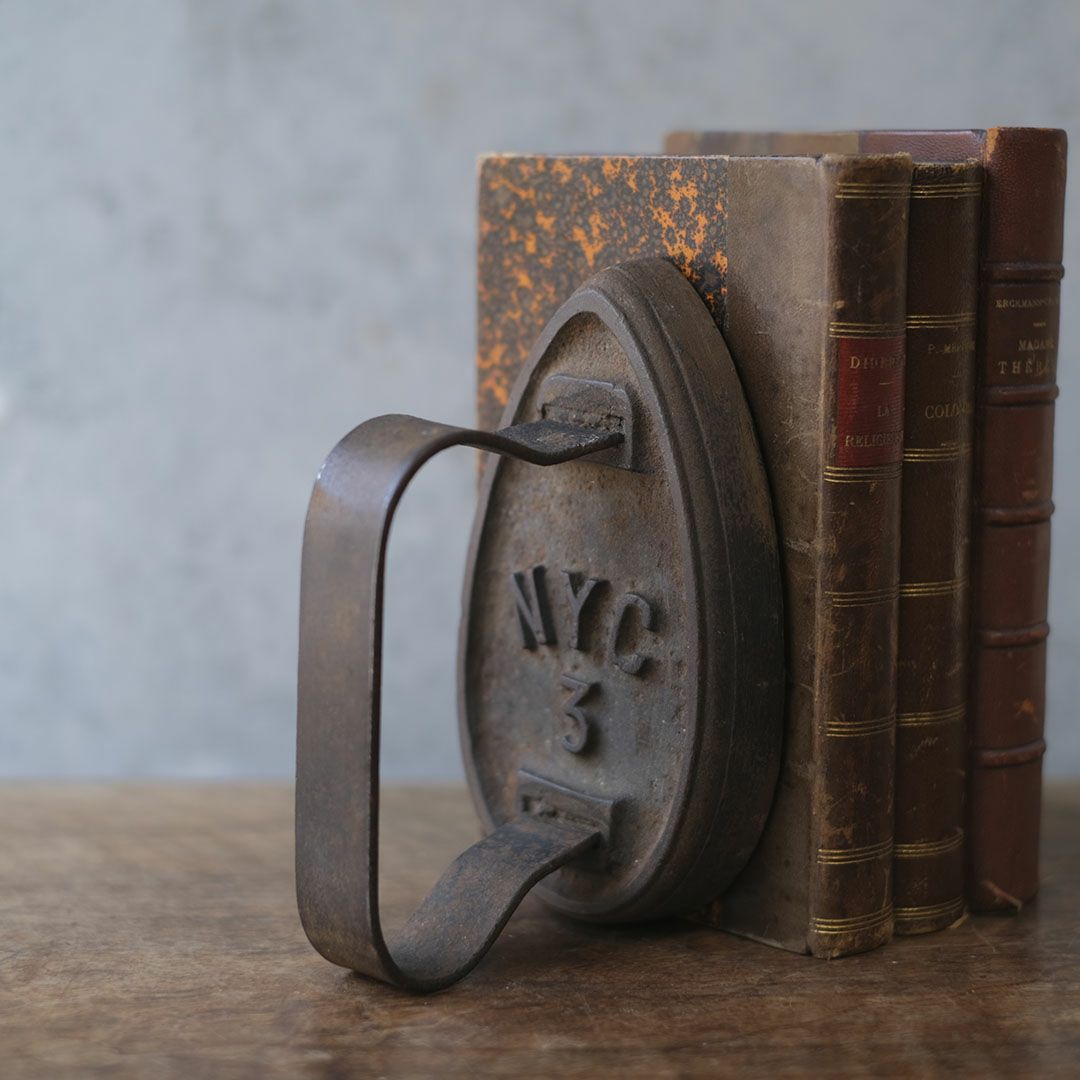 アンティーク ソリッドアイロン ブックエンドやペーパーウェイト 置物1
