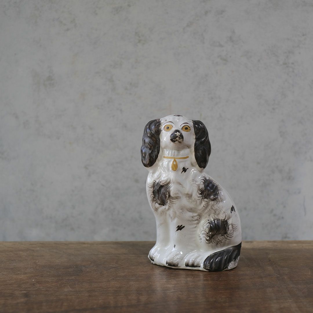 ヴィンテージフィギュリン スタッフォードシャードッグ 陶器 置物