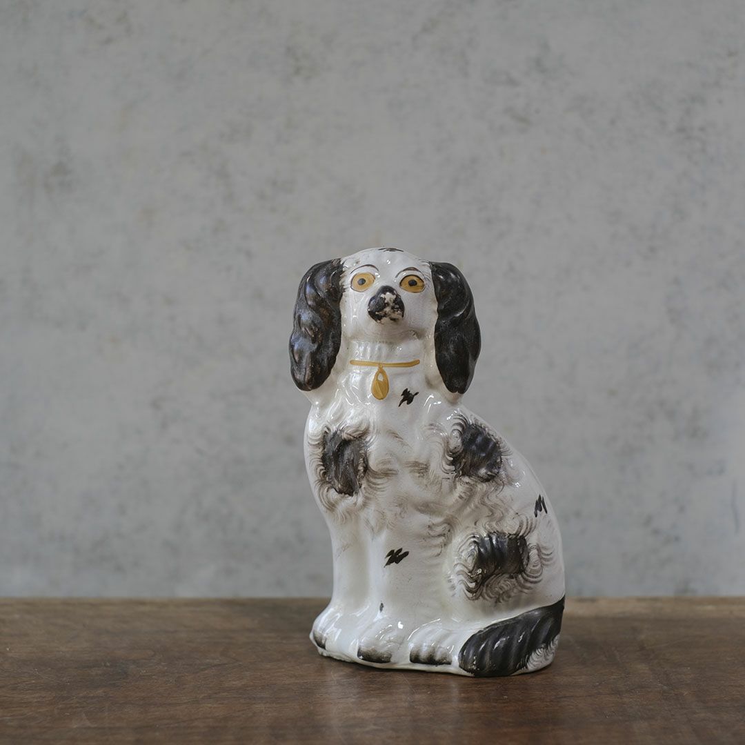 ヴィンテージフィギュリン スタッフォードシャードッグ 陶器 置物1