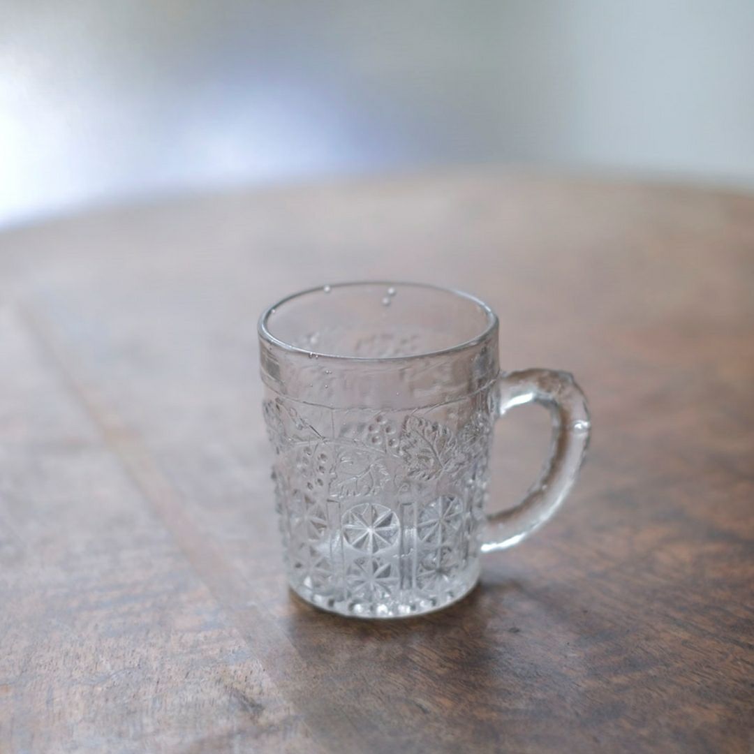 小さなアンティークカップ イギリス 葡萄装飾