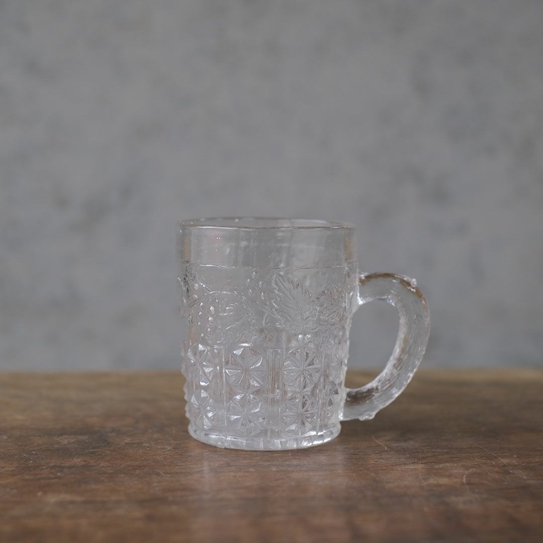 小さなアンティークカップ イギリス 葡萄装飾1